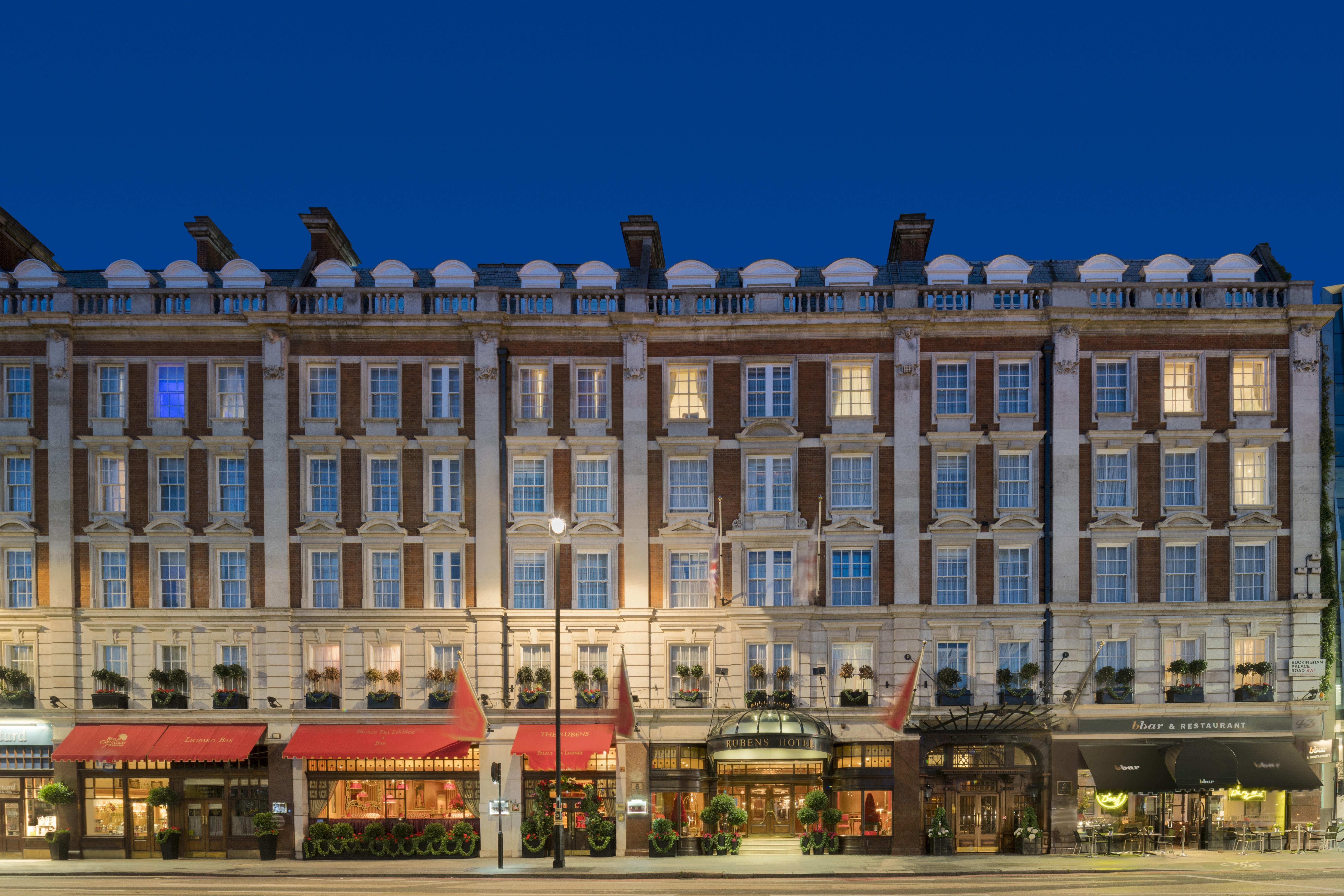 Rubens At The Palace London Luaran gambar The hotel at night